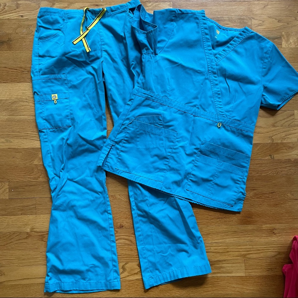 Scrub set